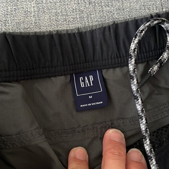 Gap lightweight grey pants. Size Medium. - Picture 2 of 4